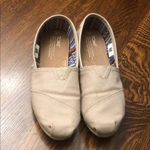 Beige TOMS 7W • Great Condition!